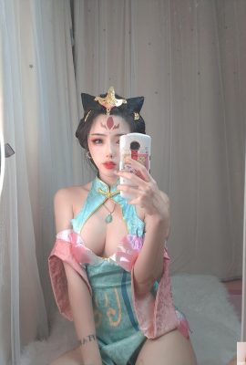 Yang Yuhuan-payudara membesar dan bokong indah, putih dan montok, seksi dan menarik (22P)