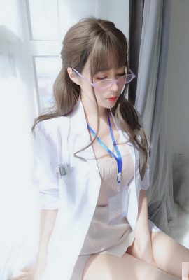 Silver 81 “Dokter Gadis Berkacamata” Paparan pakaian dalam yang tidak berbahaya dan tidak sabar membuat jantungnya berdebar kencang (73P)