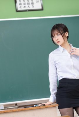 [けんけん] Pakaian stoking hitam menggoda milik guru tidak tertahankan dan sangat kotor (62P)