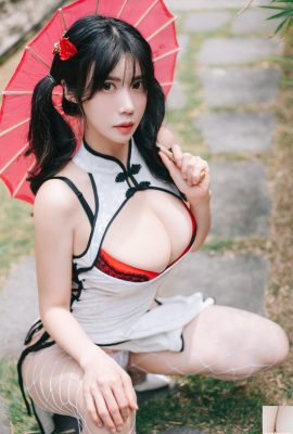(Sia) Seorang gadis berpakaian seksi dari Tiongkok sedang menunggu Anda untuk membuka kotaknya (51P)