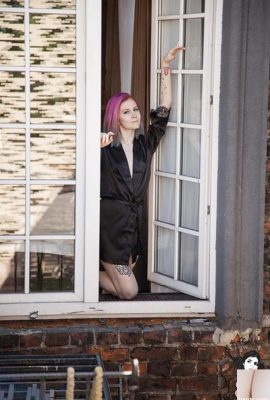 [Suicide Girls] Dolphie – Aliran Cahaya