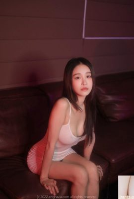 Model kecantikan pink Korea dengan berani memamerkan tubuh menggodanya dalam foto – LeeSeol (59P)