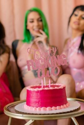 (Suicide Girls) 23 Agustus 2023 – Belladona Lunarey Thumper – Dua Puluh Dua (60P