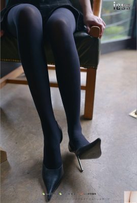 (IESS) 2018.02.02 Silk Foot Bento 195: Ruoqi “Sutra hitam tebal 50D dan sepatu hak tinggi super runcing” (99P)