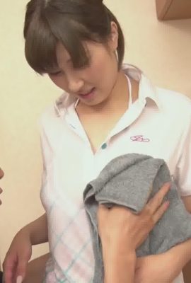 Memercikkan air ke pengantar barang wanita membuat payudaranya yang besar terlihat jelas!  – Honoka Orihara (130P)