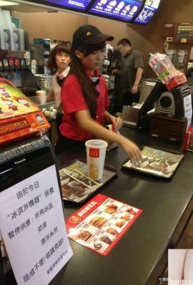 Dewi Zhongshan McDonald's yang berusia 17 tahun menghilang selama 6 tahun dan menjadi sangat galak!  “Peningkatan Badai Penatua”…Foto Panas Surgawi (25P)