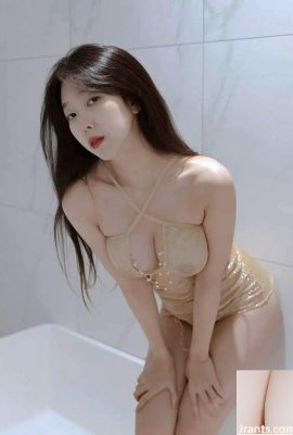Kecantikan Korea Shanny menjadi basah dan menggoda di kamar mandi (32P)