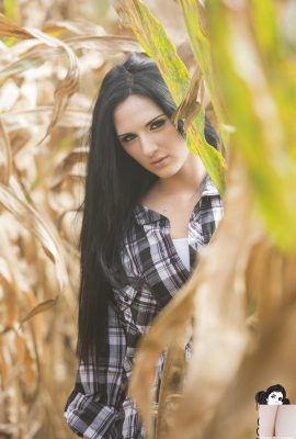 (Suicide Girls) Grim Danielz – Yang Membutuhkan Gantungan Baju Saat Anda Memiliki Ladang Jagung