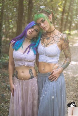 (Suicide Girls) 25 Feb 2024 – Grinnie + Tiashroom – Halaman Dongeng yang Hilang (60P)