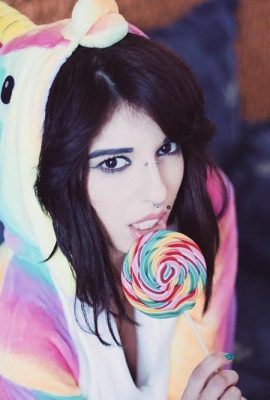 (Suicide Girls) Kikiii – Unicorn dan Lolipop