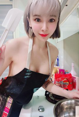 Celemek telanjang juru masak kecil seksi “Arashi Ji Xiaolan” memperlihatkan payudara samping (10P)