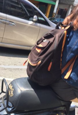 Gadis pengendara motor yang tidak bisa mencabut rambutnya (15P)