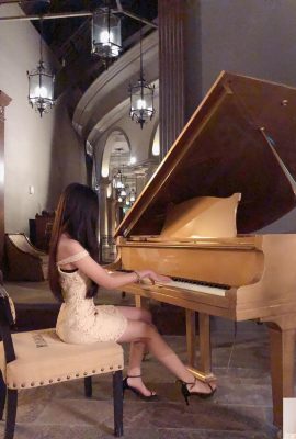 Gadis anggun bermain piano di Golden Sanmai, gaun kecilnya tidak bisa menyembunyikan lekuk tubuhnya yang bagus ~ Yan Yan'er (10P)