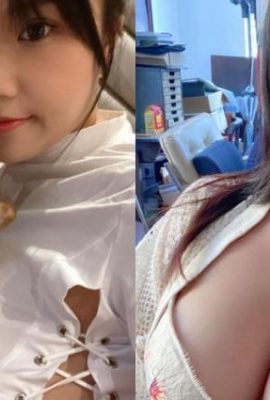 Gadis laut “Angela Bao 7” memiliki sebagian besar pakaiannya yang terbuka (10P)