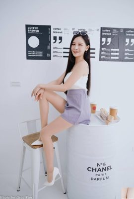 (Bab tambahan tentang kaki indah) Model kecantikan berkaki panjang Xu Huiling, rok pendek seksi, sepatu hak tinggi, dan kaki indah (115P)