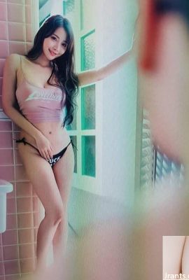 Model seksi LeleWu bercermin bahwa payudara dan pantatnya yang indah begitu menawan (21P)