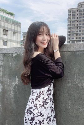 Foto pacar berbakat dan cantik FUE dengan kuncir kuda penuh membuat orang langsung merasa seperti sedang jatuh cinta (12P)