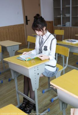 Pendatang baru Bai Xiaoxiao seragam sekolah gadis putih seksi pakaian dalam seksi dan ringan (88P)