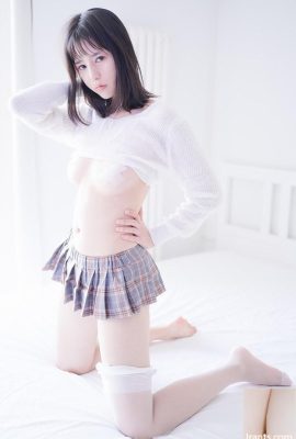 Gadis murni Ai Lili memiliki kulit halus dan cantik (32P)