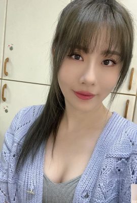 Wanita keren berkaki panjang “Liu Xuan” mengambil selfie seksi dengan payudaranya yang lembut siap untuk keluar (10P)