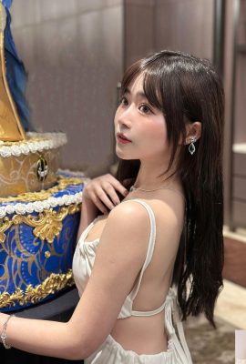 Si cantik berwajah anak-anak “Xu Weihan” dengan cibiran imut dan wajah imut lebih cantik dari latar belakangnya, rilis foto (10P)