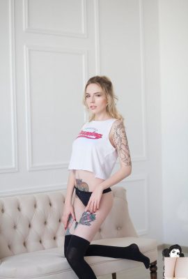 (Suicide Girls) Hellia – Pagi Kepolosan