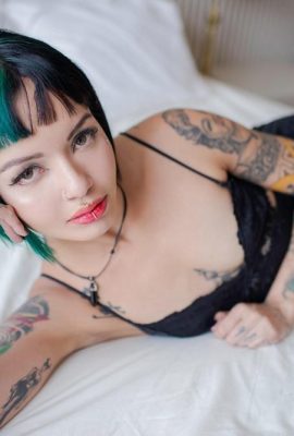 (Suicide Girls) 23 April 2024 – Queenkimmi – Memudar menjadi Hitam (44P)