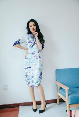 (Koleksi Online) Wanita Dewasa Sutra Hitam Cheongsam 180p (180P)