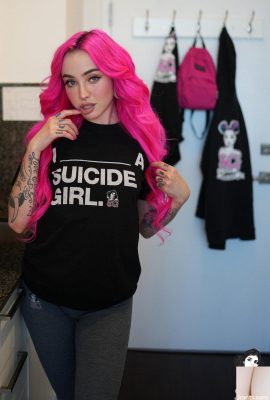 (Suicide Girls) 17 Mei 2023 – Aveda – Musim Panasku Sendiri (43P)