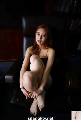 Model Tiongkok Qiao Yilin “Hitam” (104P)