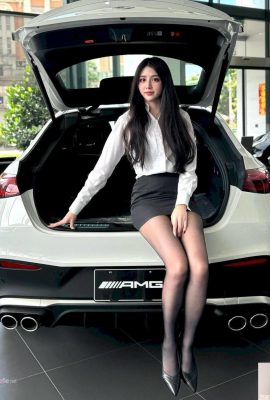 gadis penjual mobil