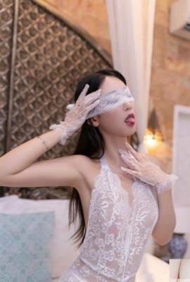 Wanita muda cantik dengan stoking sutra putih, Tang Anqi, kaki seksi dan pose centil di tempat tidur, set foto (13P)