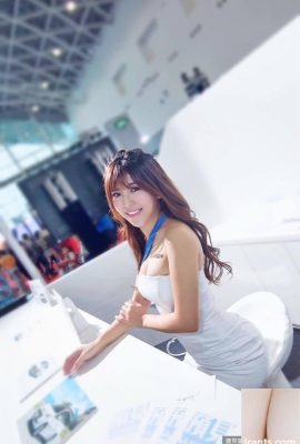 Sweet Brothers Cheerleader~Zhuangzhuang Ula Shen~Gadis Pertunjukan Paruh Waktu di pameran, payudara kecilnya sangat seksi