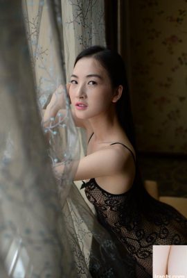 (Model Cina Seksi) Atasan stoking hitam seksi model Cina yang elegan, Lin Meimei