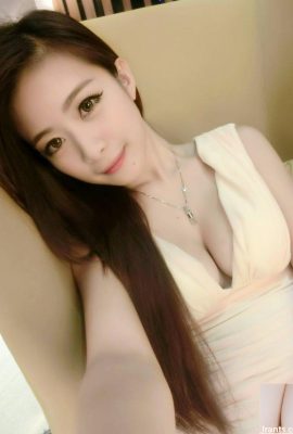 Payudara 32D Madou~Xiaoqing Laura Ku~Hanya mengenakan pakaian dalam seksi di dalam tas selempang berongga, memperlihatkan bola montoknya (73P)