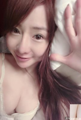 Gadis Madou~T seksi 34D (Tiffany Chen)~hanya mengenakan celana dalam dan bantal (40P)