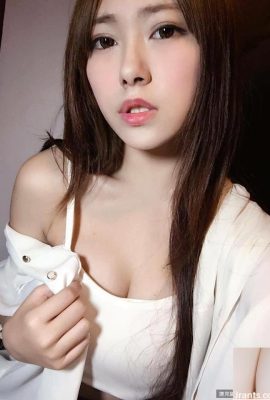 Gadis cantik dengan kaki indah~Vina Liu Siyu~mengambil foto luar ruangan seksi dengan payudara indah (27P)