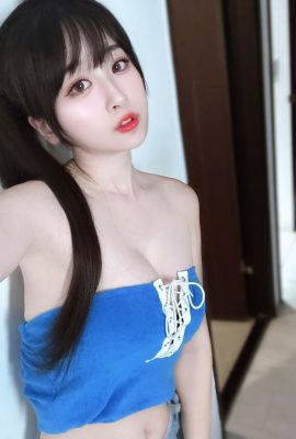 Lingkar pinggang “Weiwei” yang cantik dengan sempurna menunjukkan sosok montok dan seksi (23P)