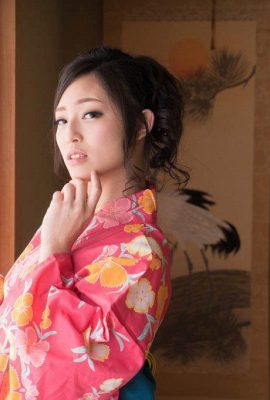 Chiaki Hidaka (20P) setelah mabuk karena kecantikan Yukata yang kaku