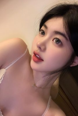 Model top hot “Yixin YiXin” memperlihatkan payudaranya yang putih dan lembut dan membuat penonton kehilangan kendali (42P)