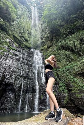 (Tz_Shing” Lekuk tubuh yang super manis, indah, dan indah terasa panas dan memikat! (22P)
