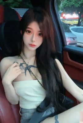Wajah manis “Qianqian” dengan lekuk tubuh yang sempurna sangat seksi dan akan menyembuhkanmu sepanjang hari (22P)