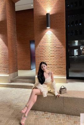 Gadis cantik super pedas dan manis “Qian Hui” memiliki perspektif ganas visi mengejutkan (24p)