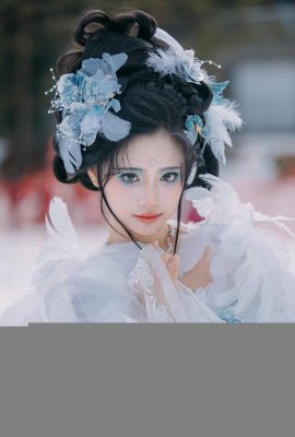 Crane in the Snow memegang rusa (22p)