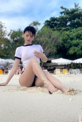 Model tampil AJU Album Tags Seaside Beauty (43p)