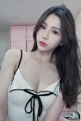“Zhuzhu” sangat ramping dan ramping dan ramping dan semakin panas semakin Anda melihatnya (16p)