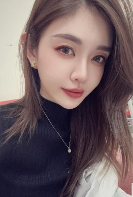 Big Breasted Girl “Guo Treasure” penuh godaan (20p)