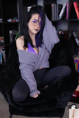 (Suicide Girls) 17 Apr 2025 – EmokittenXoxo – Pop of Purple (60p)