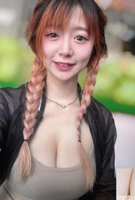 “Jieyu” dengan senyum misterius (10p)