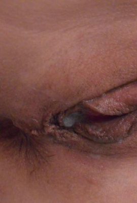 Seorang istri temperamental dengan rambut panjang dan pecinta macho masuk dan menidurinya di depannya. (48p)